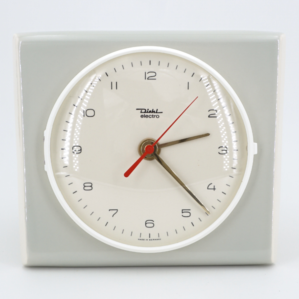 Cette horloge est neuve, pourtant elle date des années 60 ! horloge murale vintage diehl electro grise retro