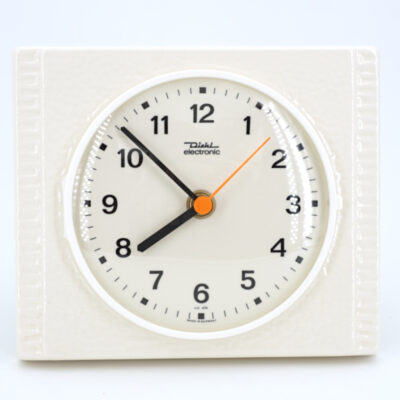 Cette horloge est neuve, pourtant elle date des années 60 ! horloge murale vintage diehl electronic creme retro