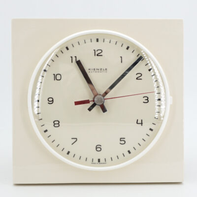 Cette horloge est neuve, pourtant elle date des années 60 ! horloge murale vintage kienzle creme retro