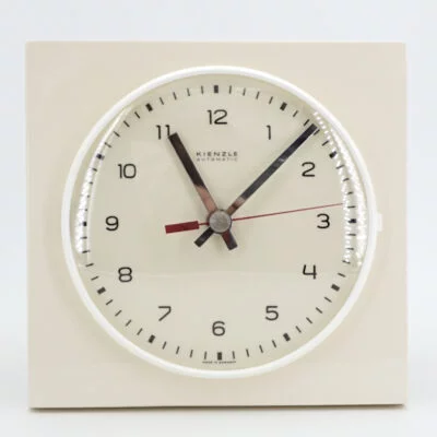 Cette horloge est neuve, pourtant elle date des années 60 ! horloge murale vintage kienzle creme retro