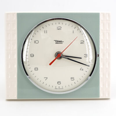 Cette horloge est neuve, pourtant elle date des années 60 ! horloge murale vintage diehl electro bleue griscreme retro