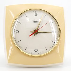 Cette horloge est neuve… pourtant elle date des années 60 ! horloge murale vintage diehl electro blonde retro