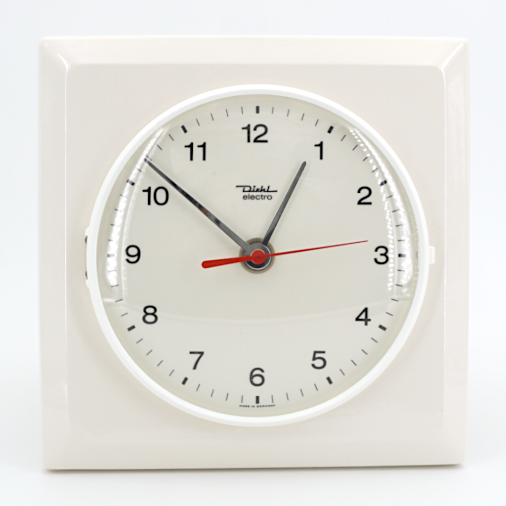Cette horloge est neuve… pourtant elle date des années 60 ! horloge murale vintage diehl electro creme retro