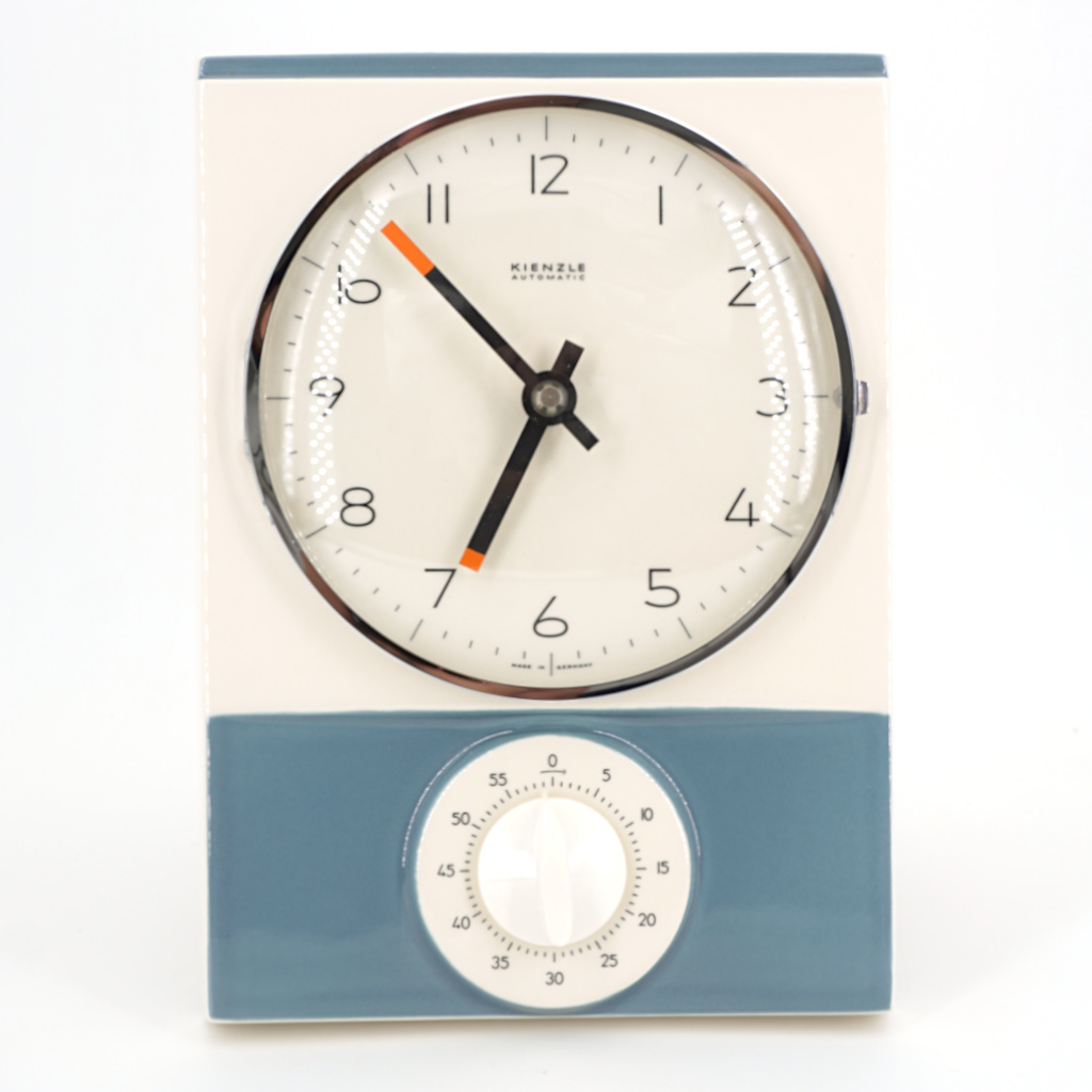Cette horloge est neuve… pourtant elle date des années 60 ! Horloge Murale Crème et Bleu Avec Minuteur Kienzle