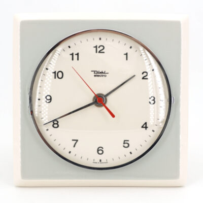 Cette horloge est neuve, pourtant elle date des années 60 ! horloge murale vintage diehl electro grise retro
