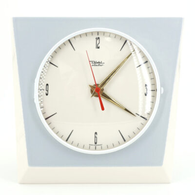 Cette horloge est neuve… pourtant elle date des années 60 ! Horloge murale ceramique vintage bleue claire retro
