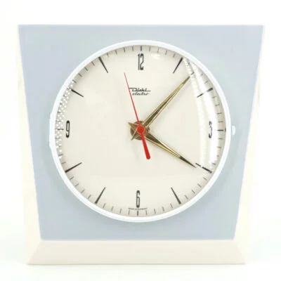Cette horloge est neuve… pourtant elle date des années 60 ! Horloge murale ceramique vintage bleue claire retro