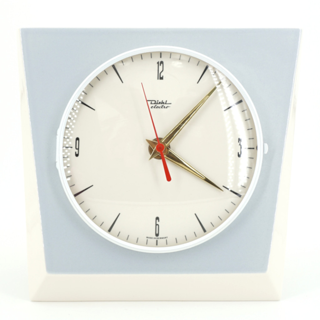Cette horloge est neuve… pourtant elle date des années 60 ! Horloge murale ceramique vintage bleue claire retro