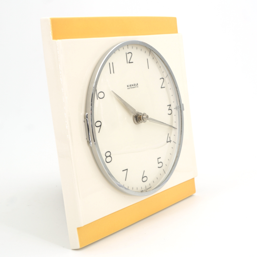Horloge Murale Crème Bandes Jaunes Kienzle – Image 3