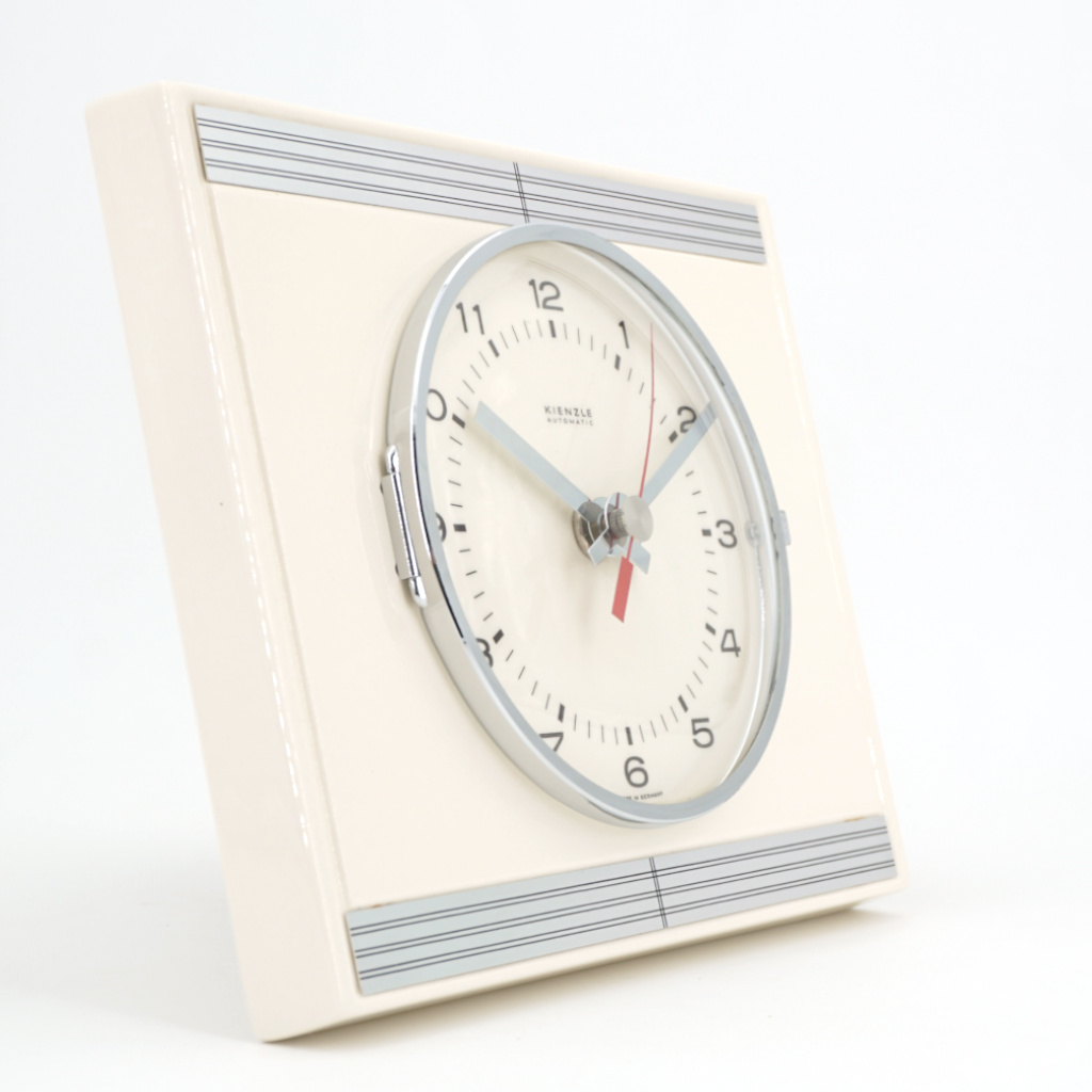 Horloge Murale Crème et Bandes Chromées Kienzle – Image 3