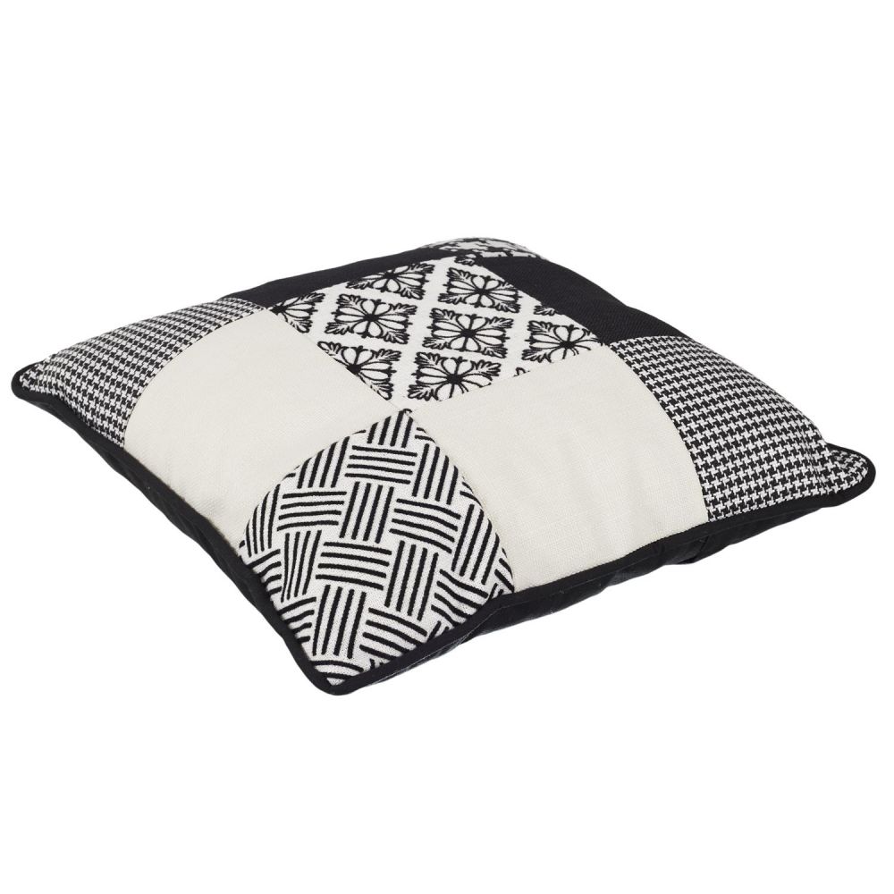 Coussin patchwork noir et blanc ( 40 x 40 ) – Image 2